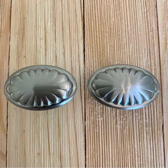 Set of 2 Satin Nickel Oval Shell Knob Cabinet Pulls Flower Drawer Knobs Hardware - Picture 5 of 10